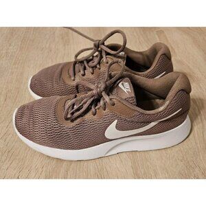 Size 8 Nike Tanjun Smokey Mauve Womens Sneakers Athletic Shoes